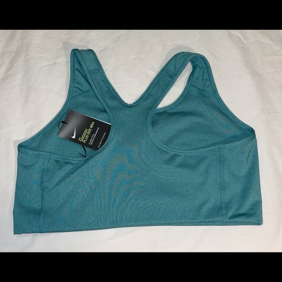 Nike Women's  Swoosh Plus Size Sport Bra Sz 1X - Picture 2 of 5